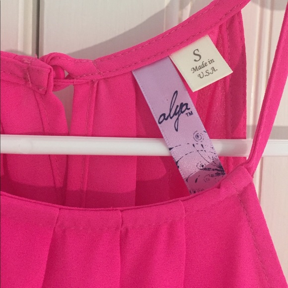 High Neck Top✨ - Picture 4 of 7